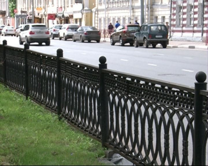 Нимакс заборы спб. Чугунное ограждение Яуза. Городские ограждения. Чугунный забор. Забор на набережной.